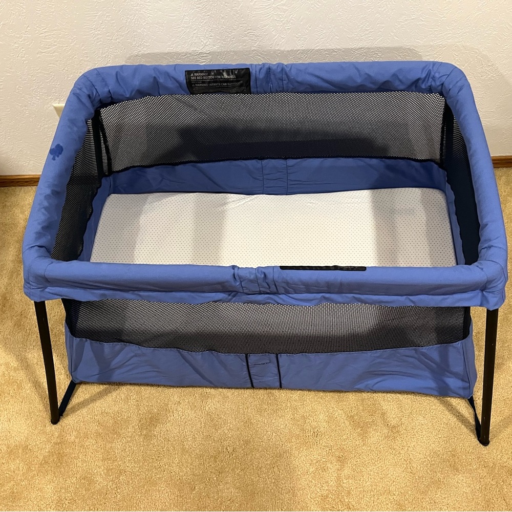 Baby Bjorn travel crib